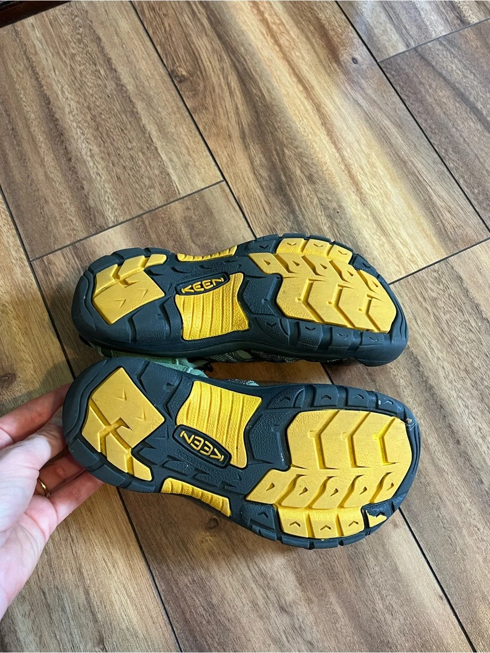 Kids size 2 (big kid) keen waterproof washable hiking shoes breathable green